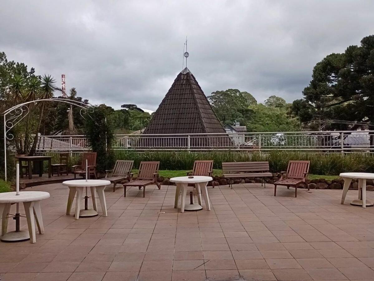 Apartamento No Residencial Village No Centro De Gramado, Com Piscina Aquecida E Hidromassagem Exterior foto
